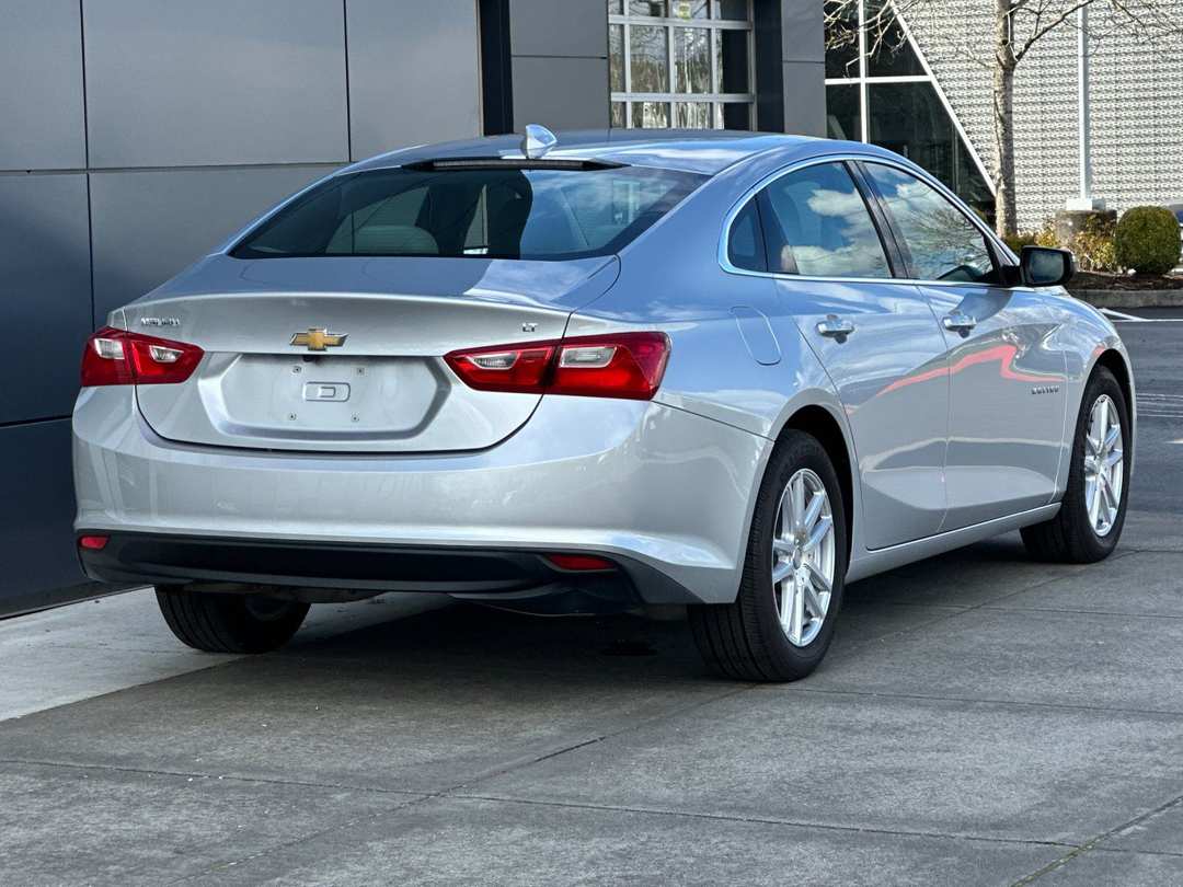 2018 Chevrolet Malibu LT - Image 3