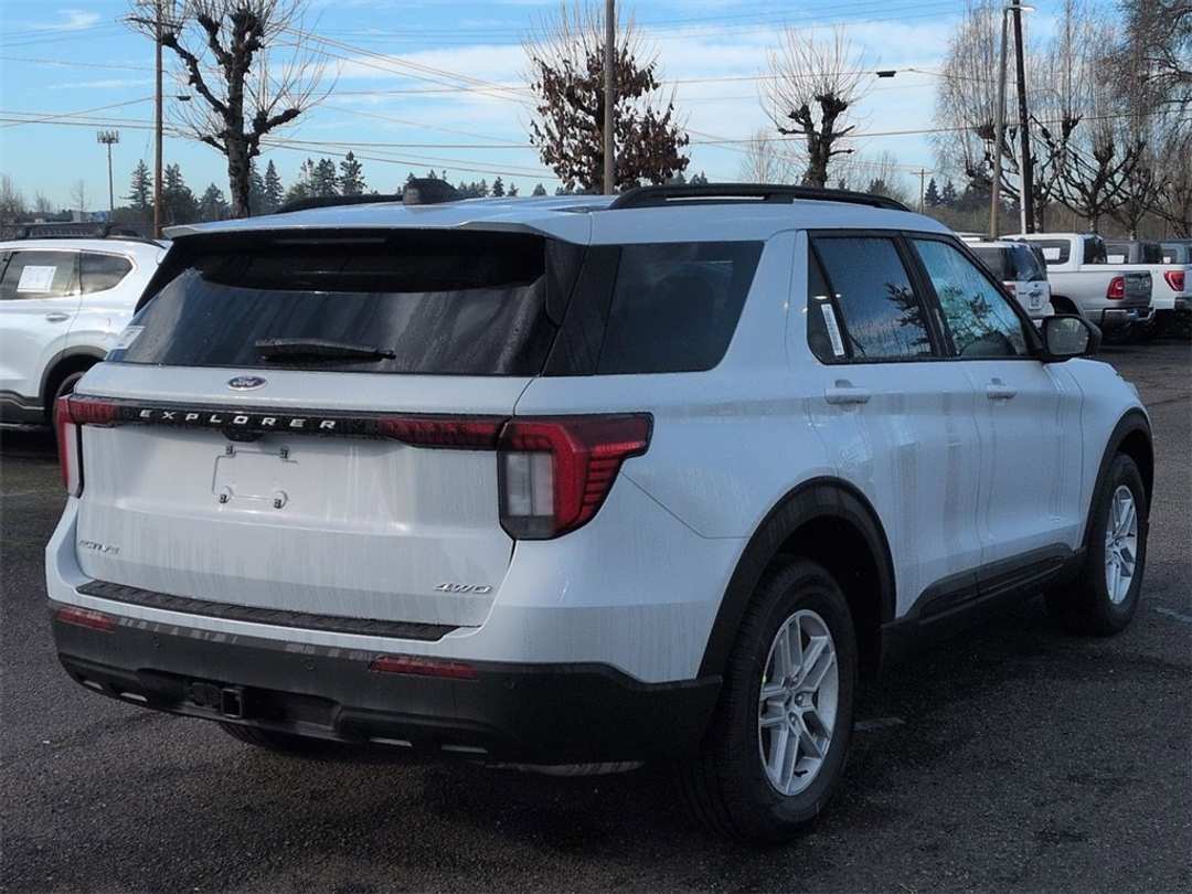 2026 Ford Explorer Active - Image 5