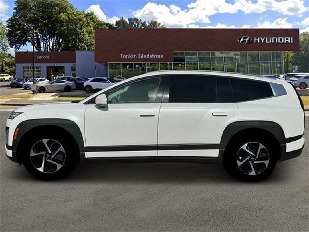 2026 Hyundai Ioniq 9 SE - Image 3