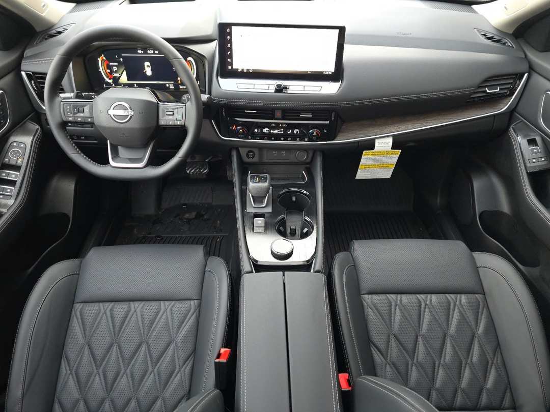 2026 Nissan Rogue Platinum - Image 12