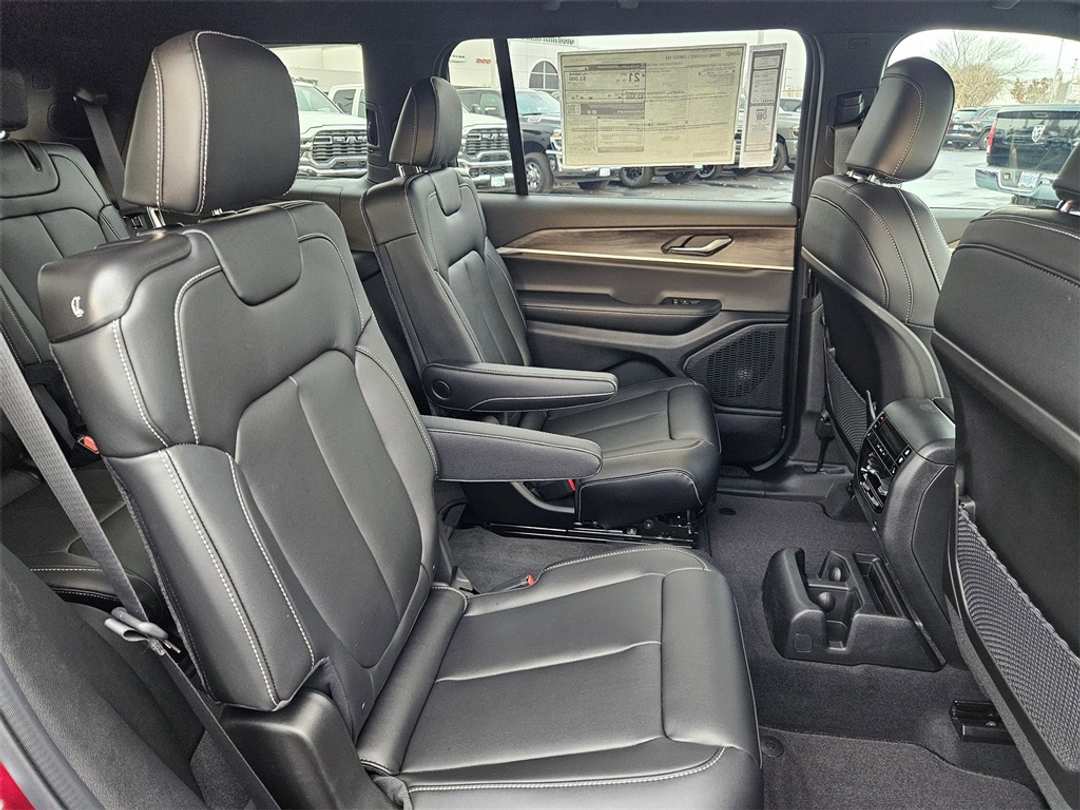 2025 Jeep Grand Cherokee L Limited - Image 35