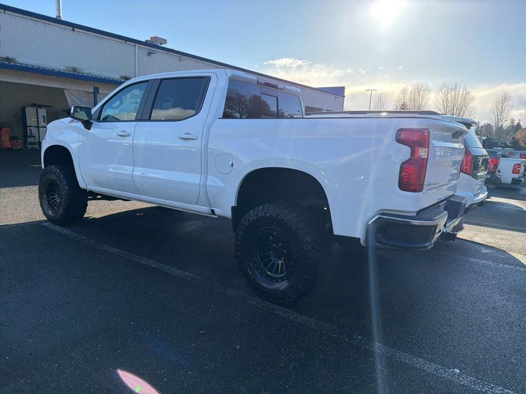 2020 Chevrolet Silverado 1500 LT - Image 3