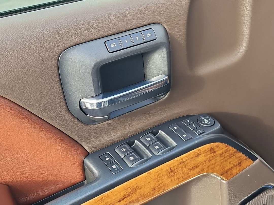 2017 Chevrolet Silverado 1500 High Country - Image 11