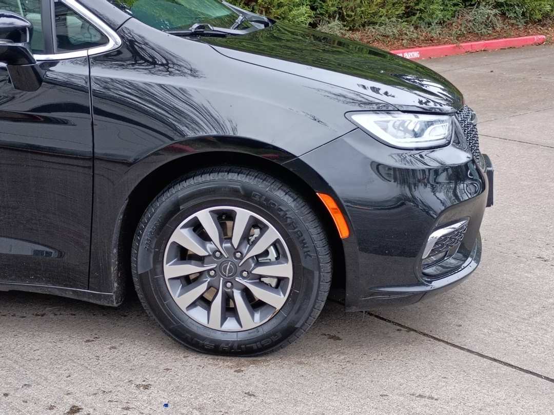 2024 Chrysler Pacifica Select - Image 2