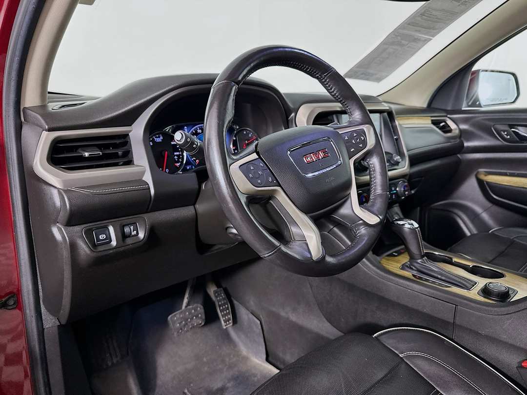 2017 GMC Acadia Denali - Image 10