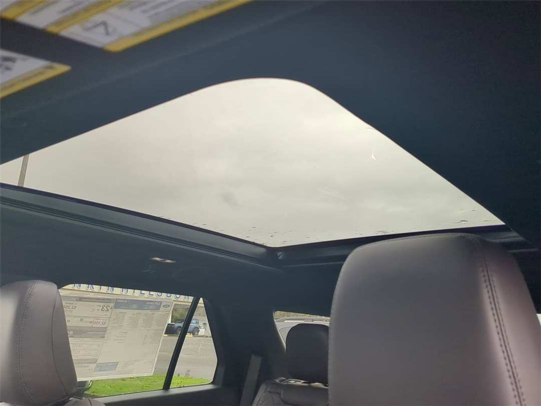 2026 Ford Explorer Platinum - Image 23