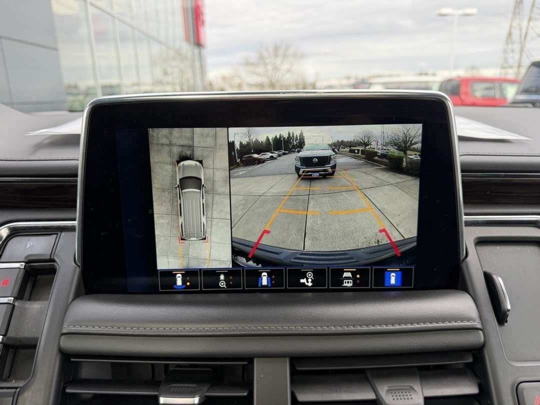 2022 Chevrolet Suburban LT - Image 23