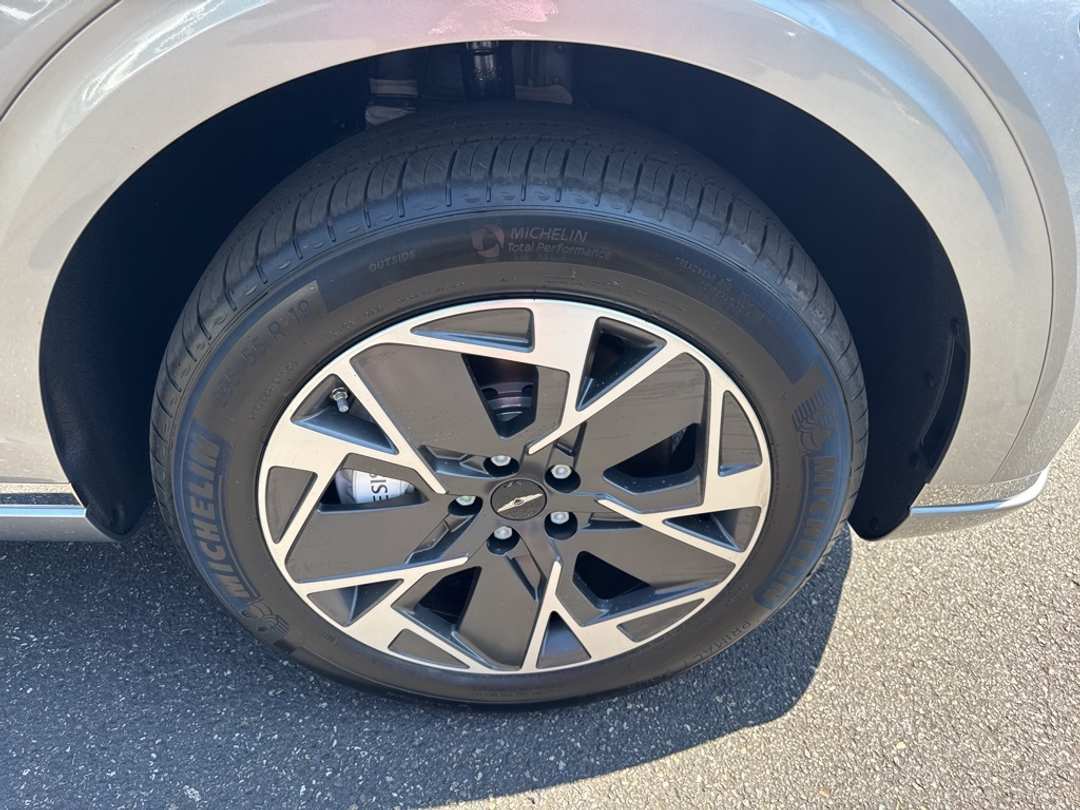 2026 Genesis Electrified Gv70 - Image 9