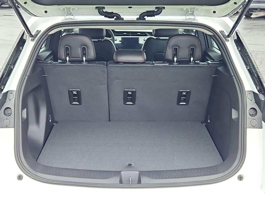 2027 Chevrolet Bolt Ev - Image 24