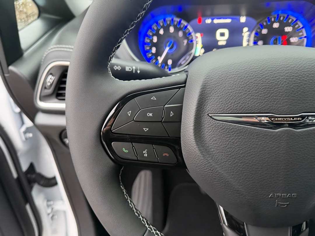 2026 Chrysler Pacifica Limited - Image 18