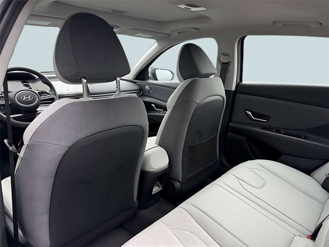 2026 Hyundai Elantra Limited - Image 31