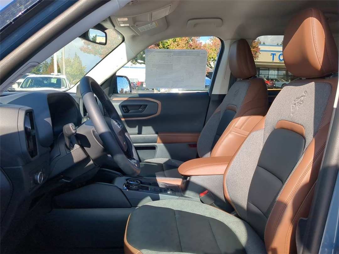 2024 Ford Bronco Sport Outer Banks - Image 13