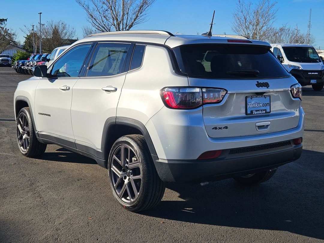 2026 Jeep Compass Latitude - Image 3