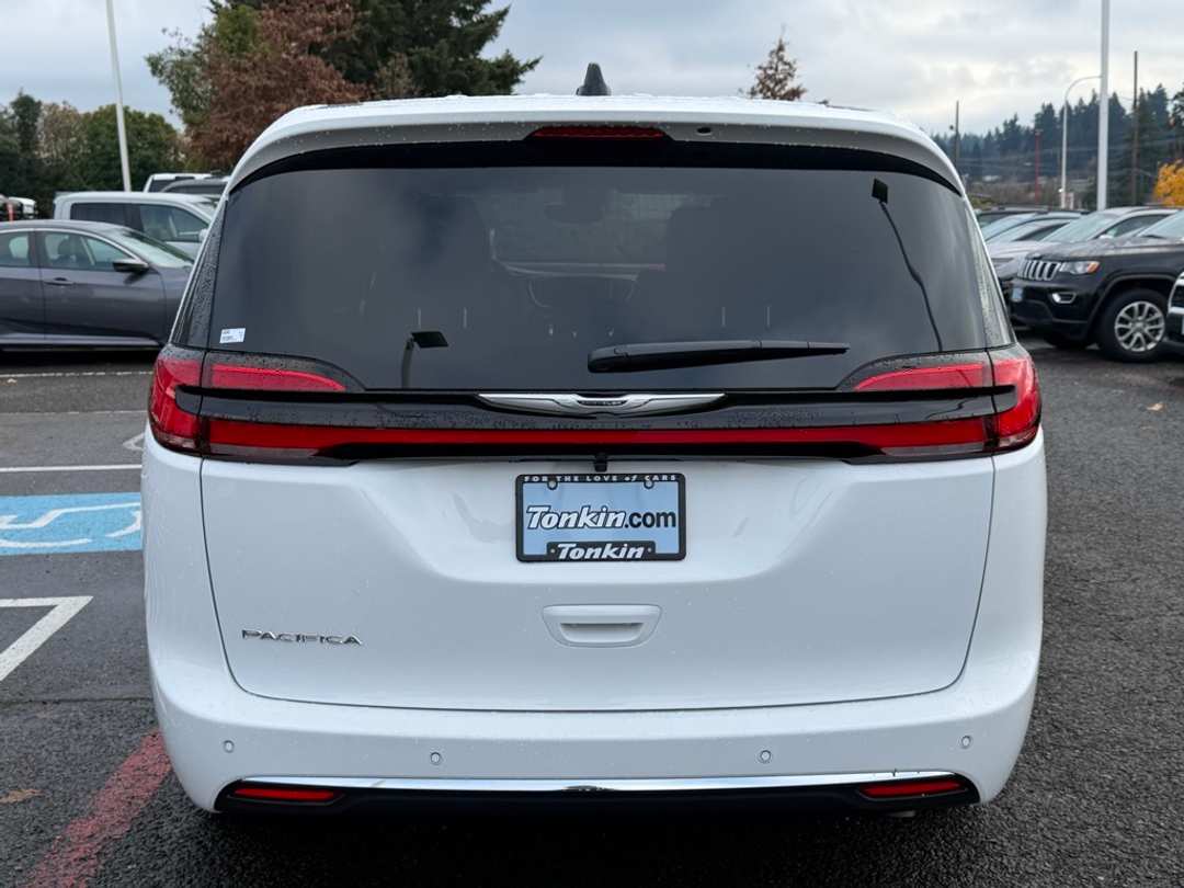 2026 Chrysler Pacifica Select - Image 7