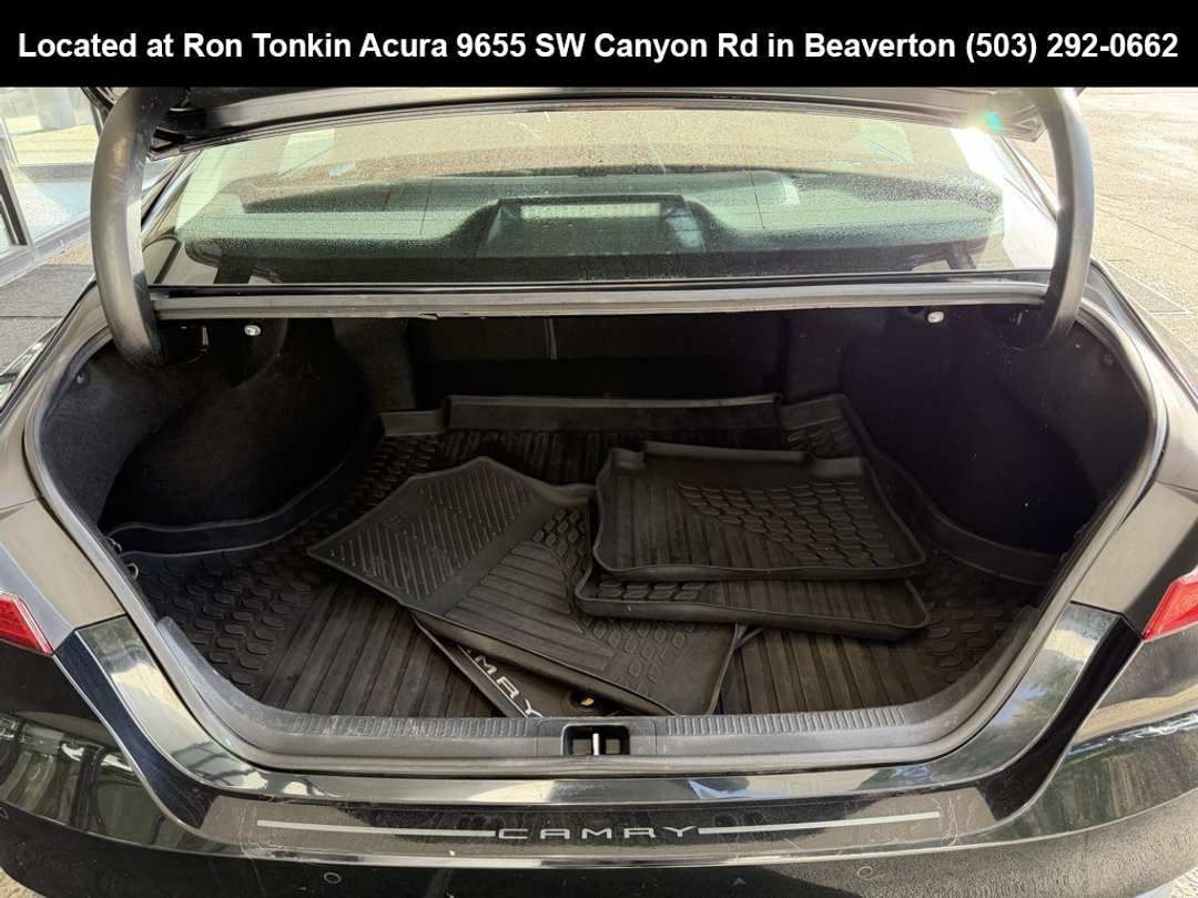 2018 Toyota Camry XLE - Image 10