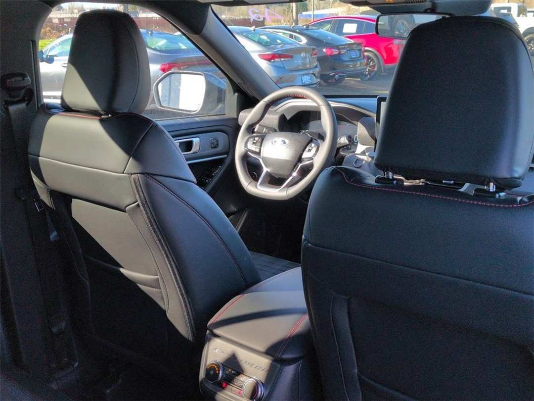 2026 Ford Explorer STLine - Image 31