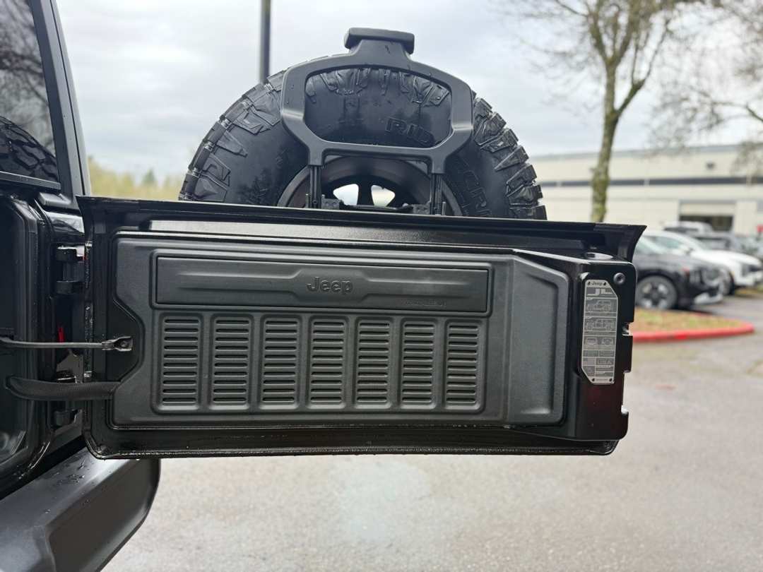 2025 Jeep Wrangler Rubicon - Image 19