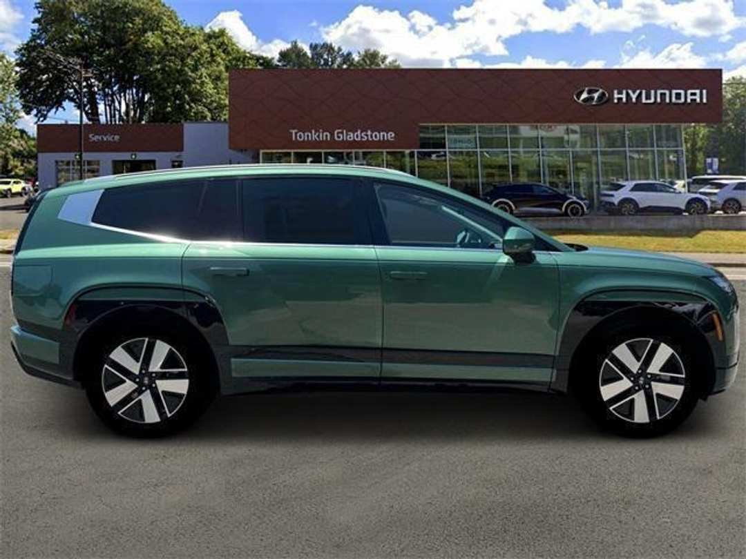 2026 Hyundai Ioniq 9 SEL - Image 9