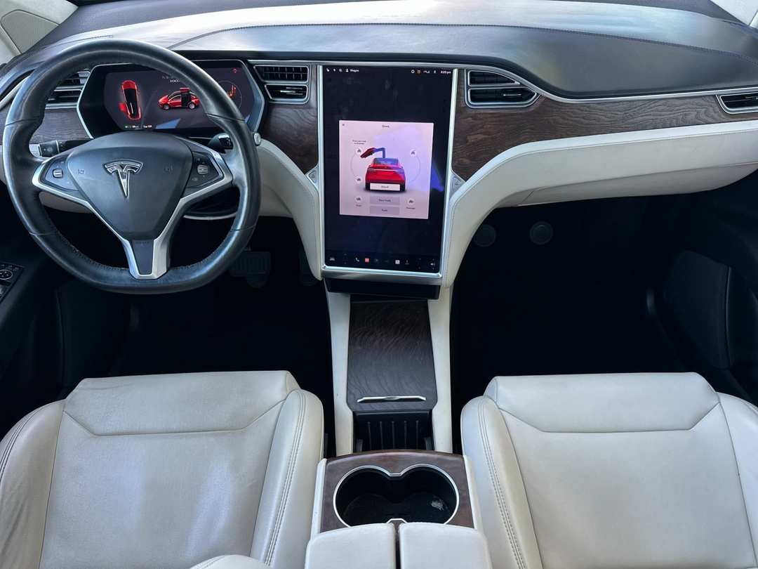 2017 Tesla Model X - Image 12