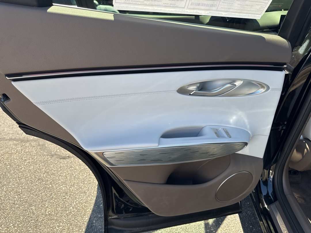 2026 Genesis Electrified Gv70 - Image 40