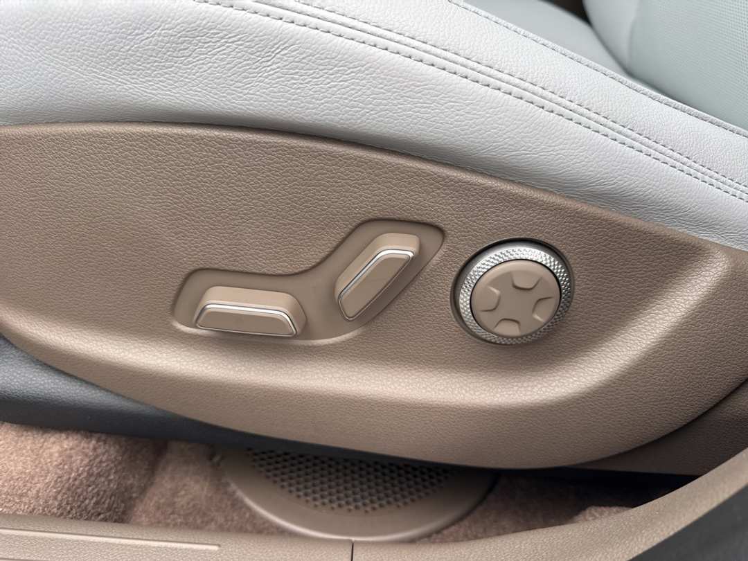 2026 Genesis Gv70 2.5T Advanced - Image 21