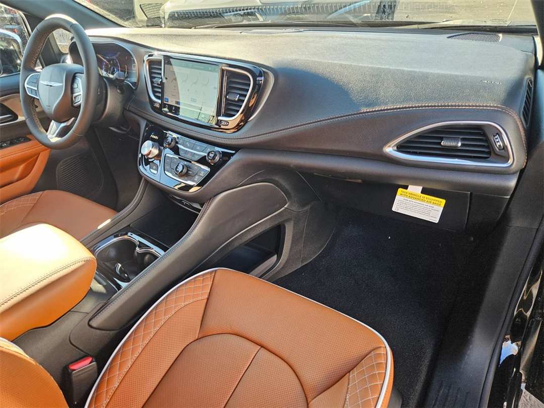 2026 Chrysler Pacifica Pinnacle - Image 43
