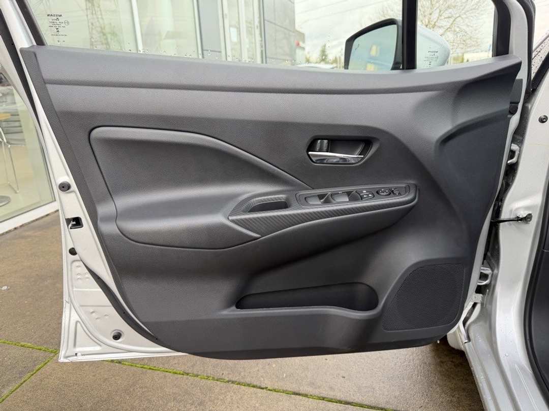 2025 Nissan Versa 1.6 SV - Image 12