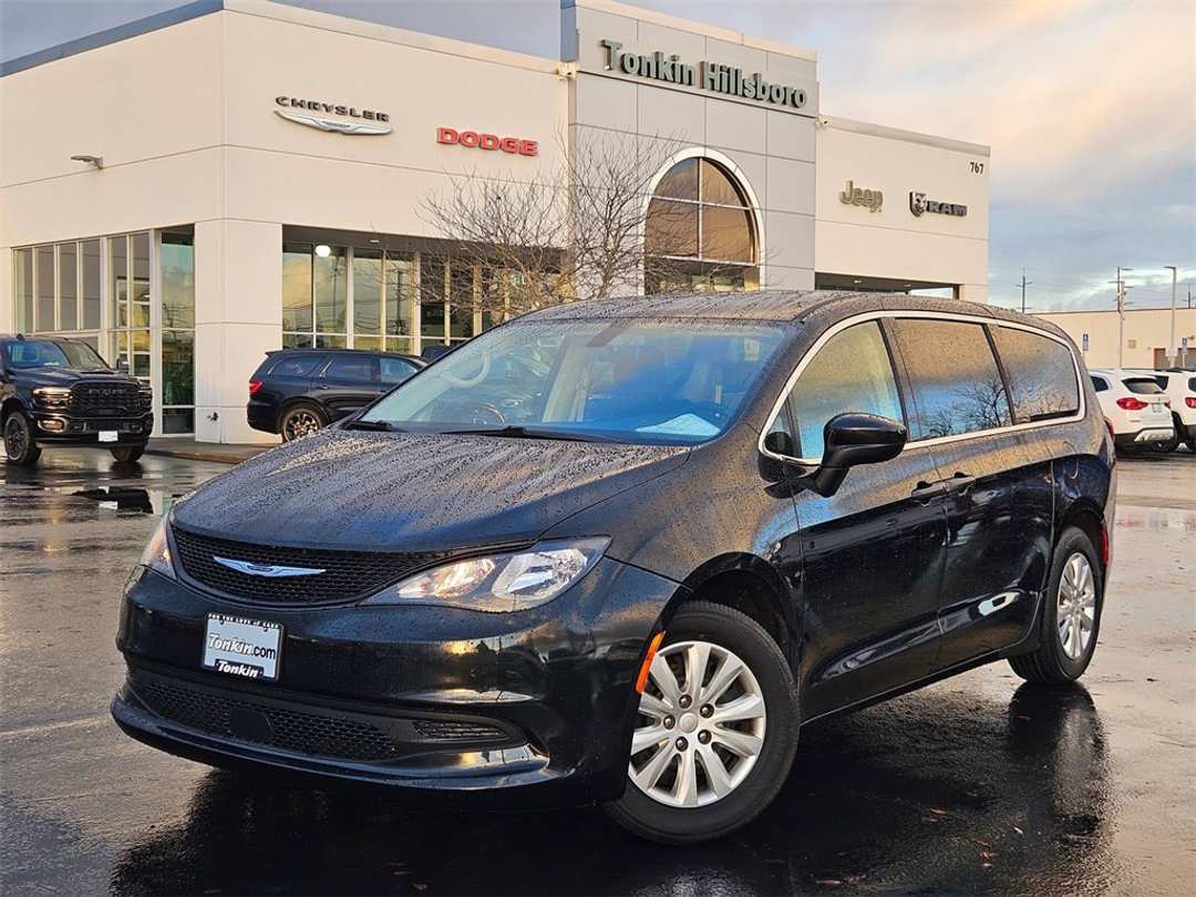 2021 Chrysler Voyager L - Image 2