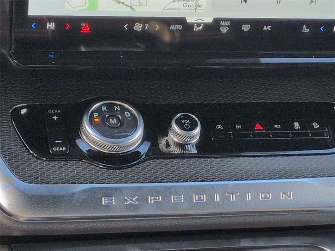 2025 Ford Expedition Platinum - Image 17