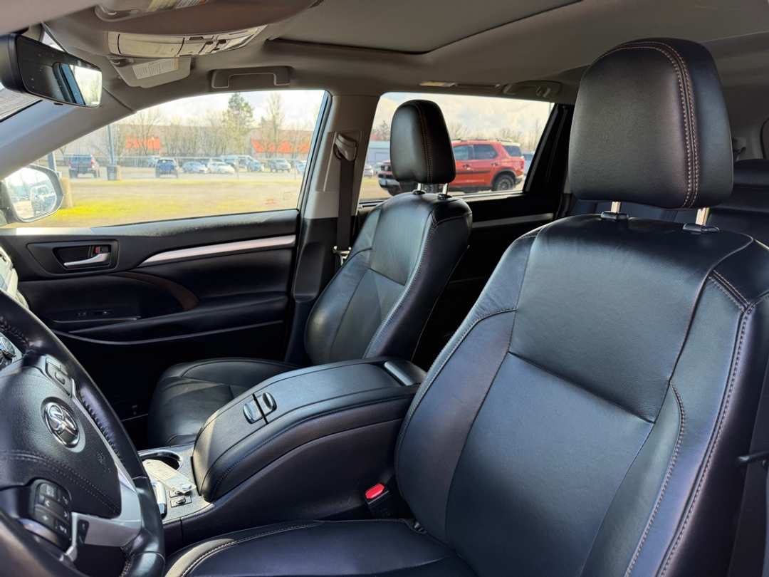 2019 Toyota Highlander XLE - Image 16