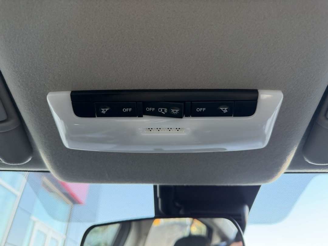 2025 Nissan Versa 1.6 SR - Image 25