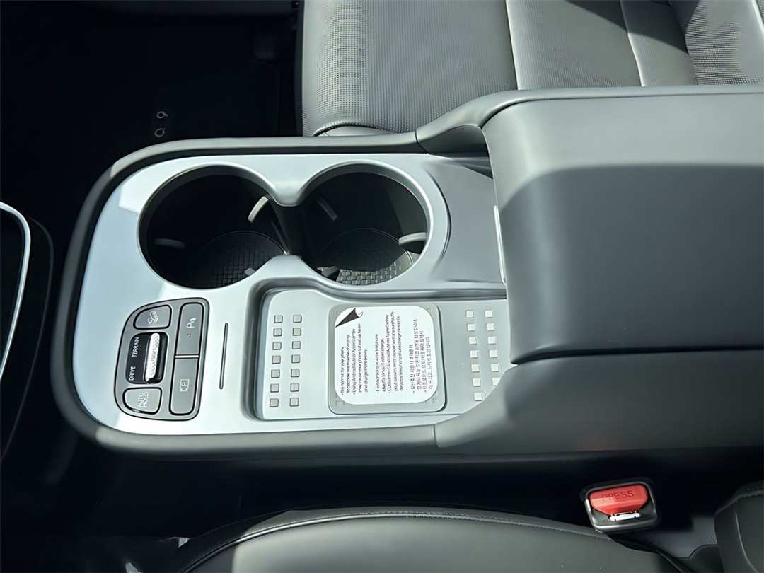 2026 Hyundai Ioniq 9 SEL - Image 18