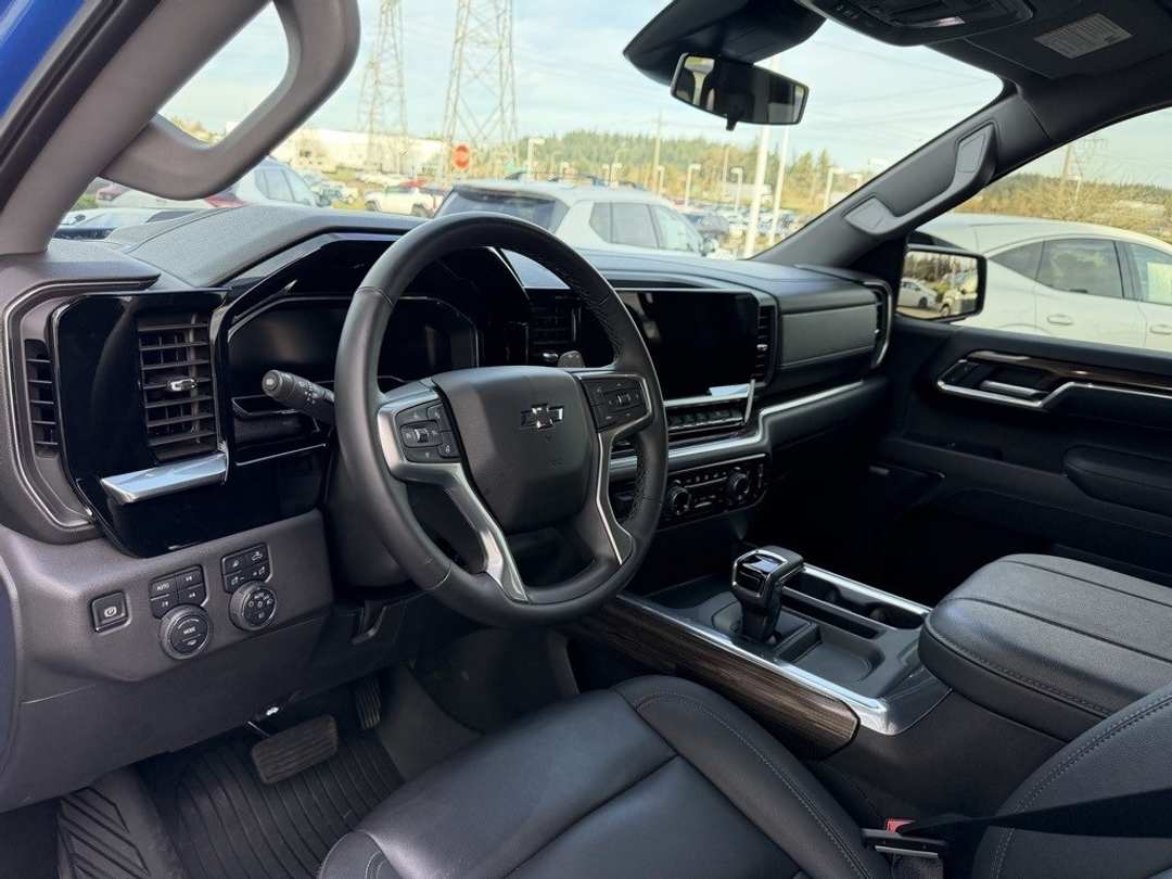 2025 Chevrolet Silverado 1500 LT Trail Boss - Image 17