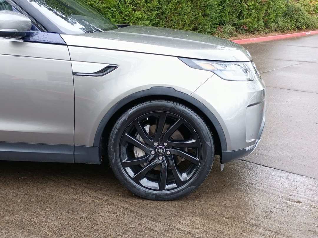 2018 Land Rover Discovery HSE Luxury - Image 2