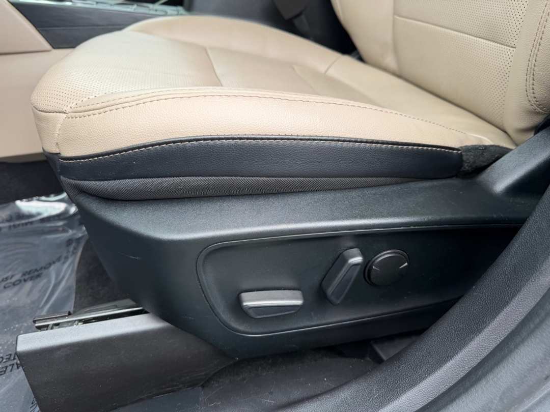 2022 Ford Escape Titanium - Image 14