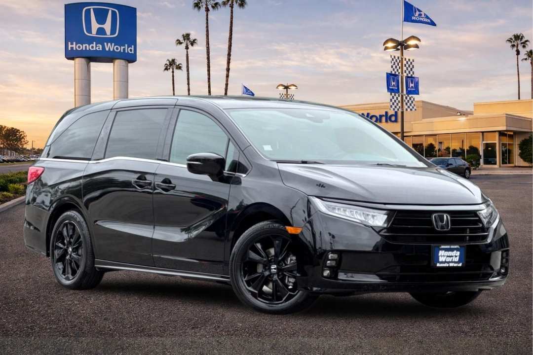2023 Honda Odyssey Sport - Image 2