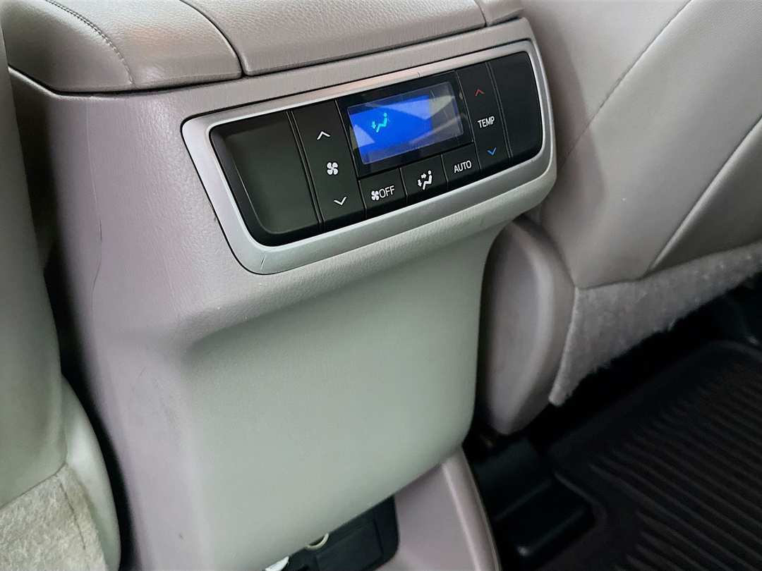 2015 Toyota Highlander XLE V6 - Image 27