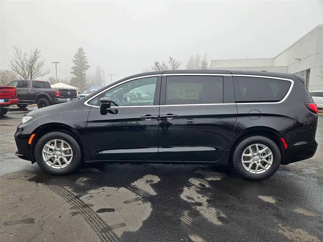 2026 Chrysler Pacifica Select - Image 3