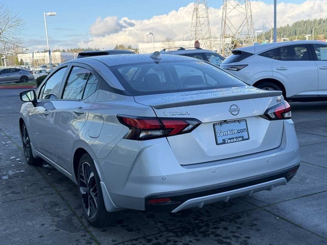 2025 Nissan Versa 1.6 SR - Image 5