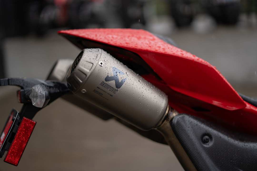 2025 Ducati Panigale V4 - Image 10