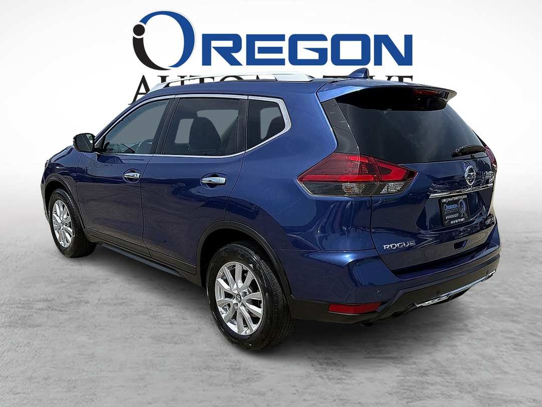 2019 Nissan Rogue SV - Image 3
