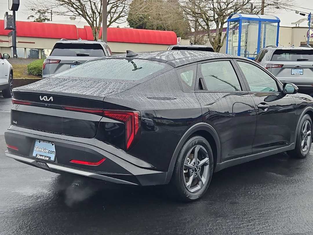 2025 Kia K4 LXS - Image 6