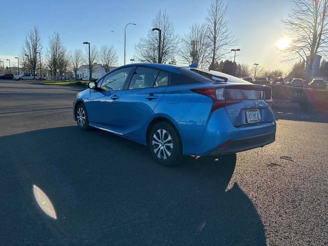 2021 Toyota Prius XLE AWDe - Image 5