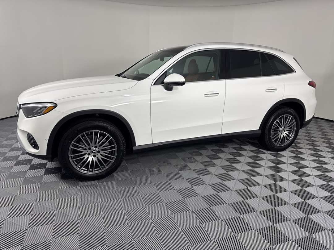 2026 Mercedes-Benz GLC GLC 300 - Image 10