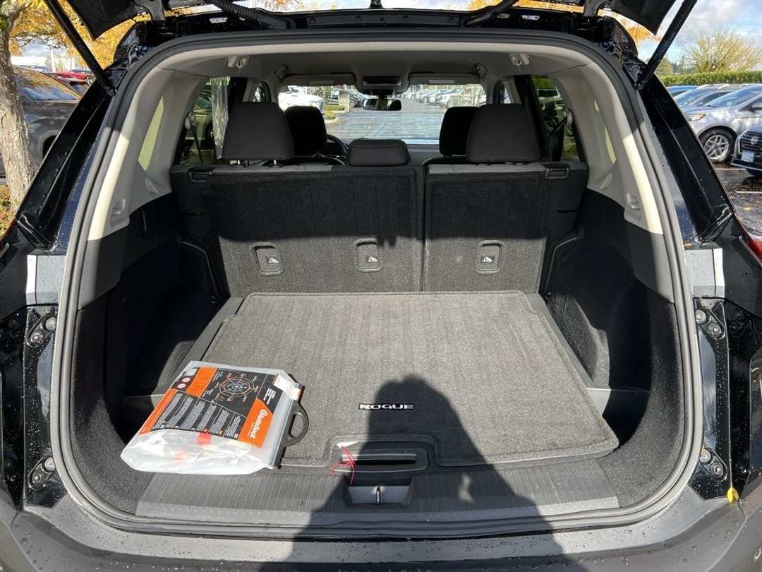2023 Nissan Rogue SV - Image 9