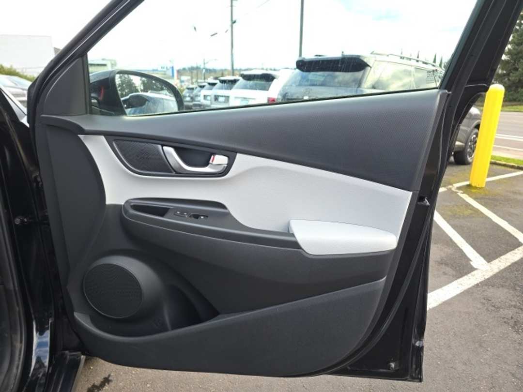 2023 Hyundai Kona SE - Image 20