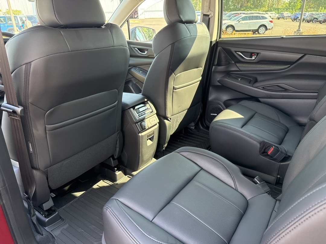 2025 Subaru Ascent Onyx Edition Touring - Image 23