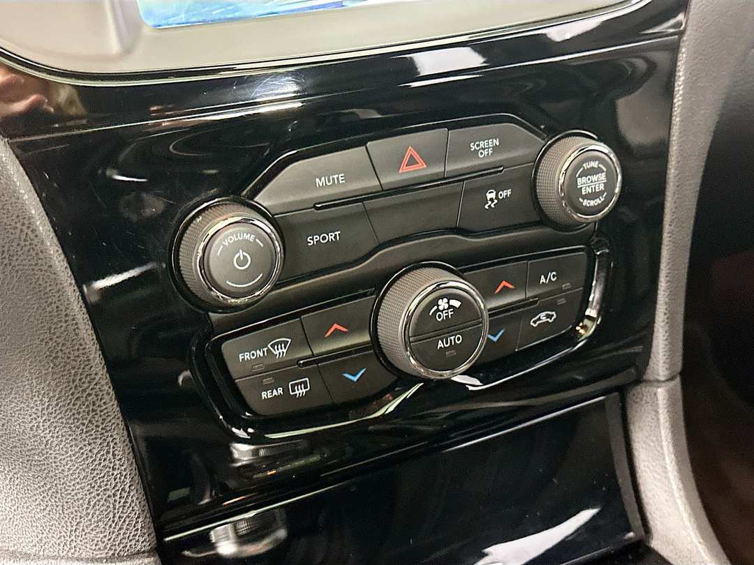 2017 Chrysler 300 S - Image 17