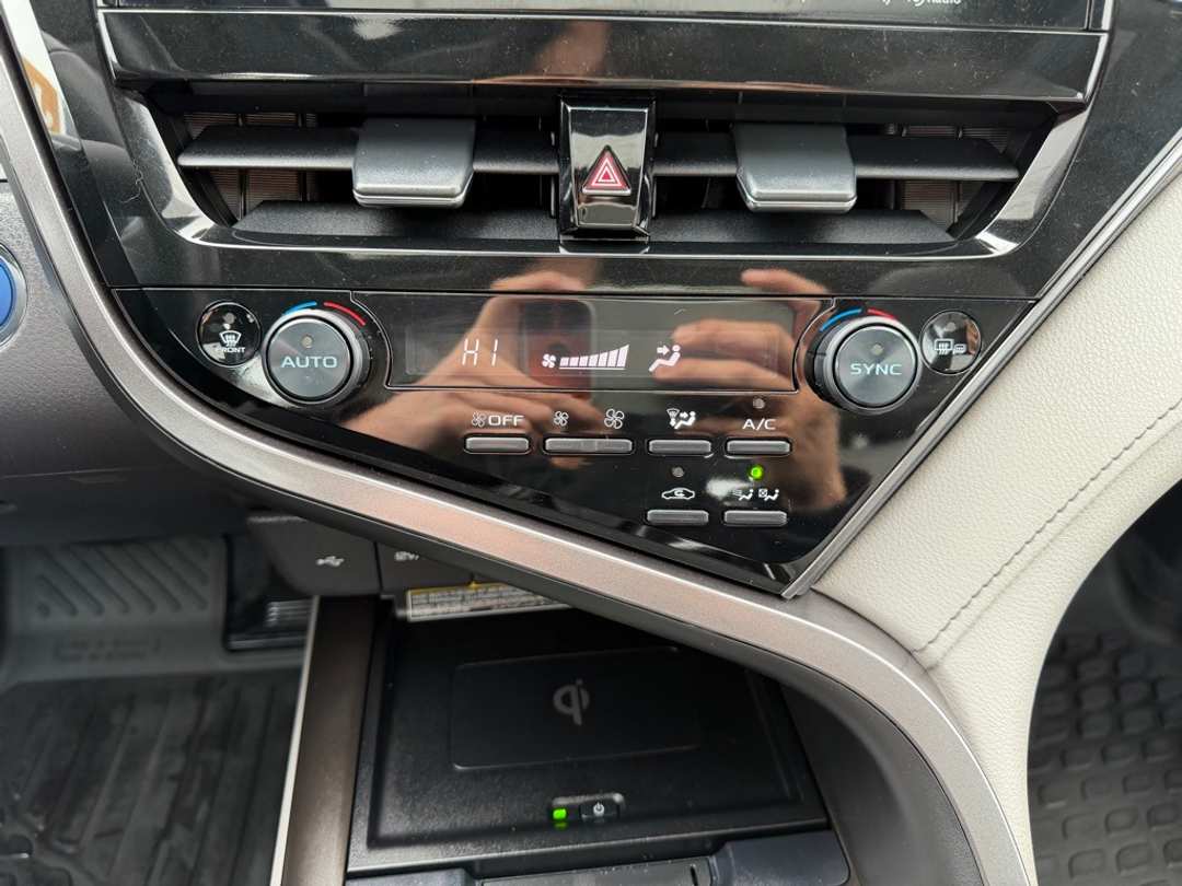 2021 Toyota Camry XLE - Image 23