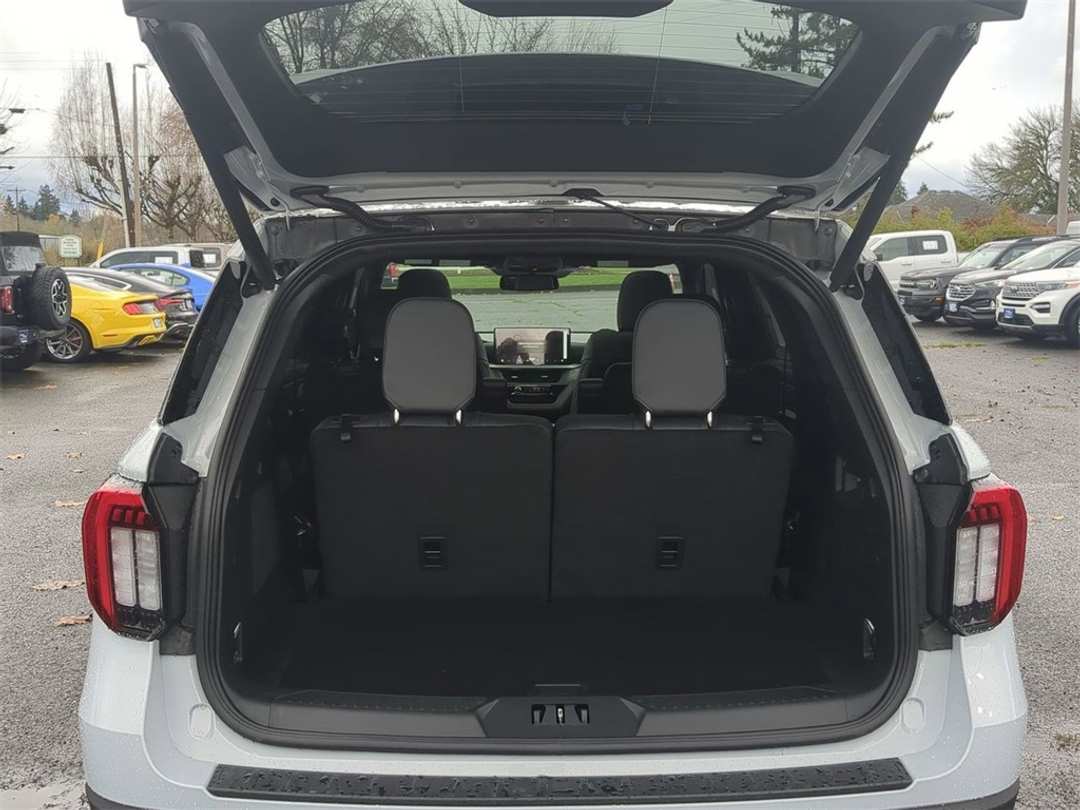 2026 Ford Explorer ST - Image 26
